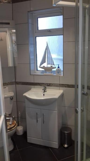Between Piers, The Stylish Studio Flat In Cannon Place Brighton Eksteriør billede